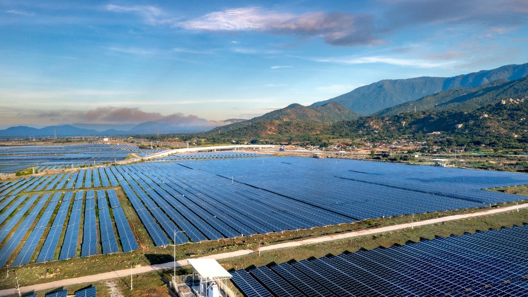 Rooftop Solar Takes Lead as Utility-Scale Growth Slows